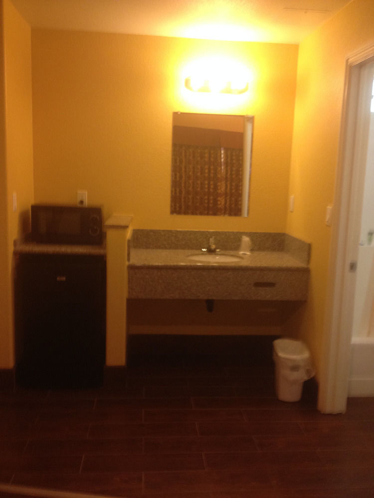 Coast Inn Oceanside Bagian luar foto